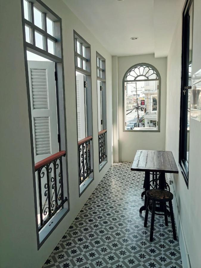 Capzule Bed Phuket Hostel Exterior photo