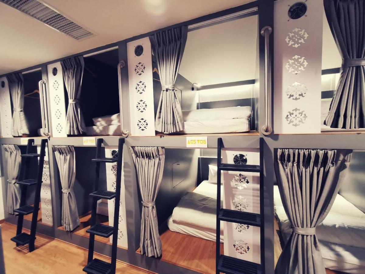 Capzule Bed Phuket Hostel Exterior photo